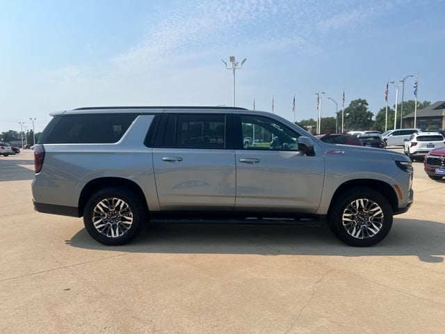 2025 Chevrolet Suburban Z71 - Photo 6