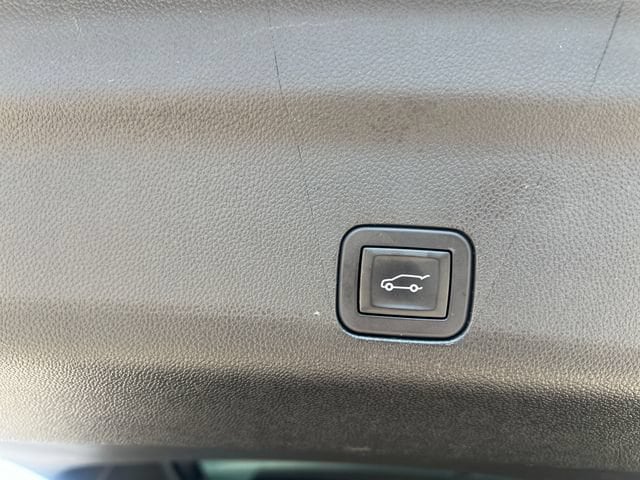 2025 Chevrolet Suburban Z71 - Photo 19