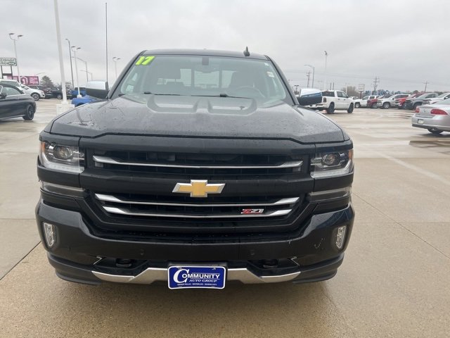 2017 Chevrolet Silverado 1500 LTZ photo 2