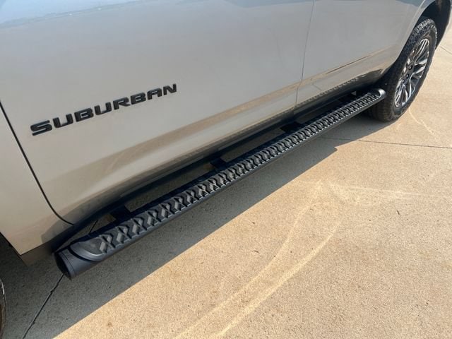 2025 Chevrolet Suburban Z71 - Photo 10