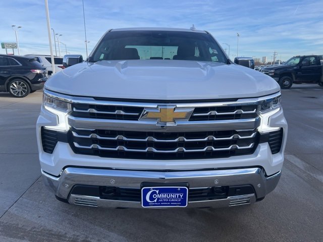 2023 Chevrolet Silverado 1500 LTZ photo 2