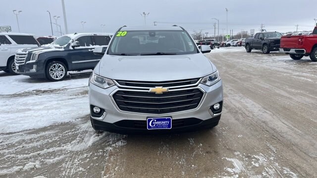 Used 2020 Chevrolet Traverse 3LT with VIN 1GNEVHKW9LJ131277 for sale in Cedar Falls, IA