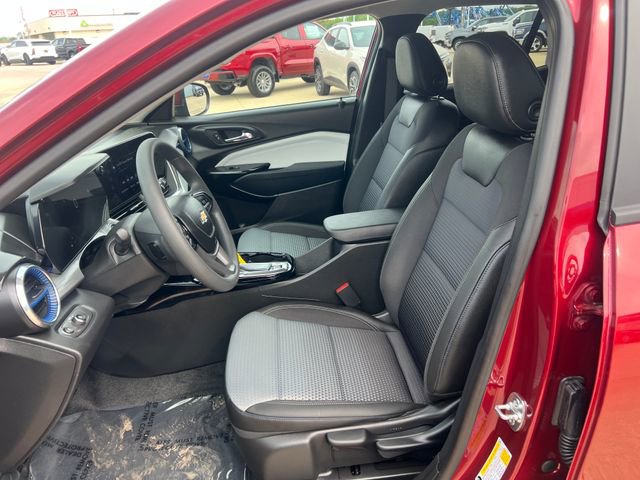 2025 Chevrolet Trax LT - Photo 12