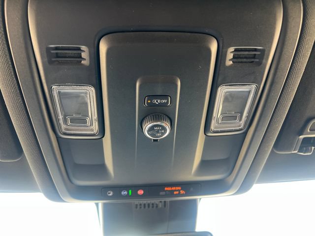 2025 Chevrolet Suburban Z71 - Photo 32