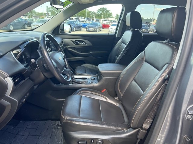 2021 Chevrolet Traverse photo 2