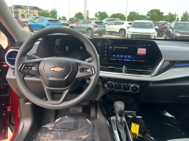 2025 Chevrolet Trax LT - Photo 17