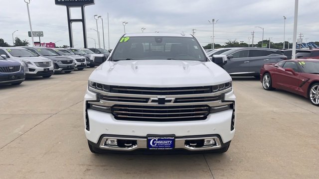 Used 2019 Chevrolet Silverado 1500 High Country with VIN 1GCUYHELXKZ123542 for sale in Cedar Falls, IA