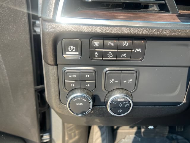 2025 Chevrolet Suburban Z71 - Photo 30