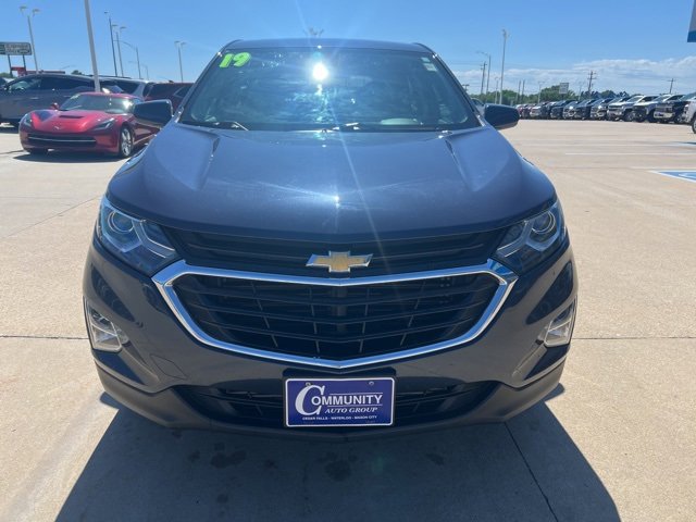 Used 2019 Chevrolet Equinox LT with VIN 3GNAXKEV1KL242406 for sale in Cedar Falls, IA