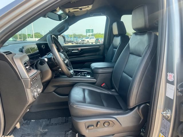 2025 Chevrolet Suburban Z71 - Photo 11