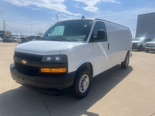 2023 Chevrolet Express Cargo 2500 photo 3