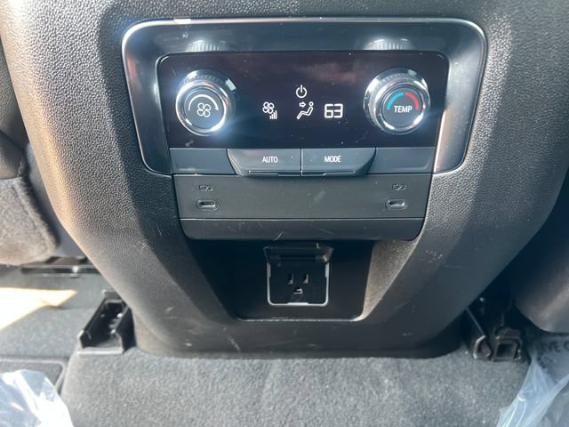 2025 Chevrolet Suburban Z71 - Photo 20