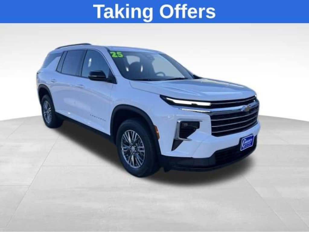 Used 2025 Chevrolet Traverse LT SUV