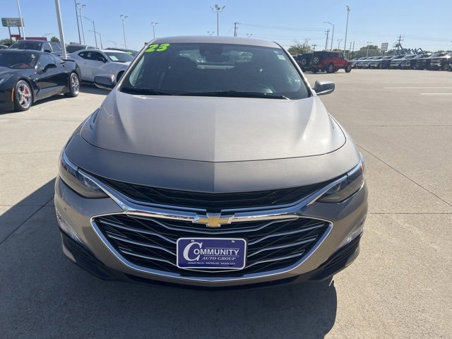 2023 Chevrolet Malibu photo 2