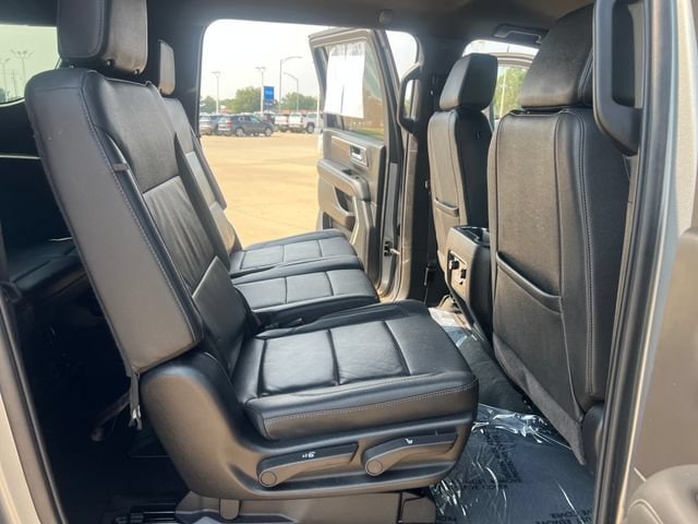 2025 Chevrolet Suburban Z71 - Photo 16