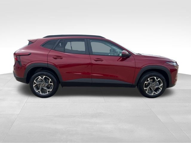 2025 Chevrolet Trax LT - Photo 8