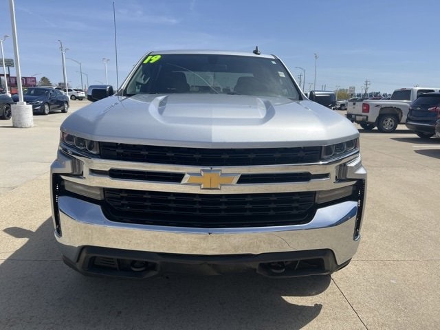 Used 2019 Chevrolet Silverado 1500 LT with VIN 1GCUYDED1KZ260578 for sale in Cedar Falls, IA