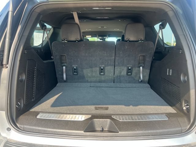 2025 Chevrolet Suburban Z71 - Photo 18