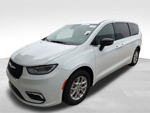 2024 Chrysler Pacifica Touring L photo 3