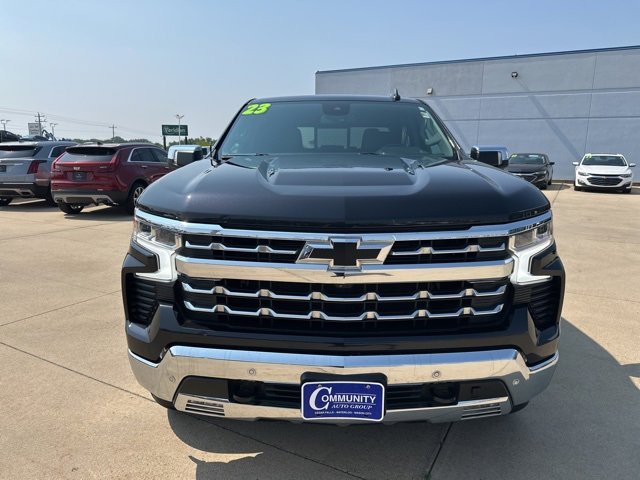 2023 Chevrolet Silverado 1500 LTZ photo 2
