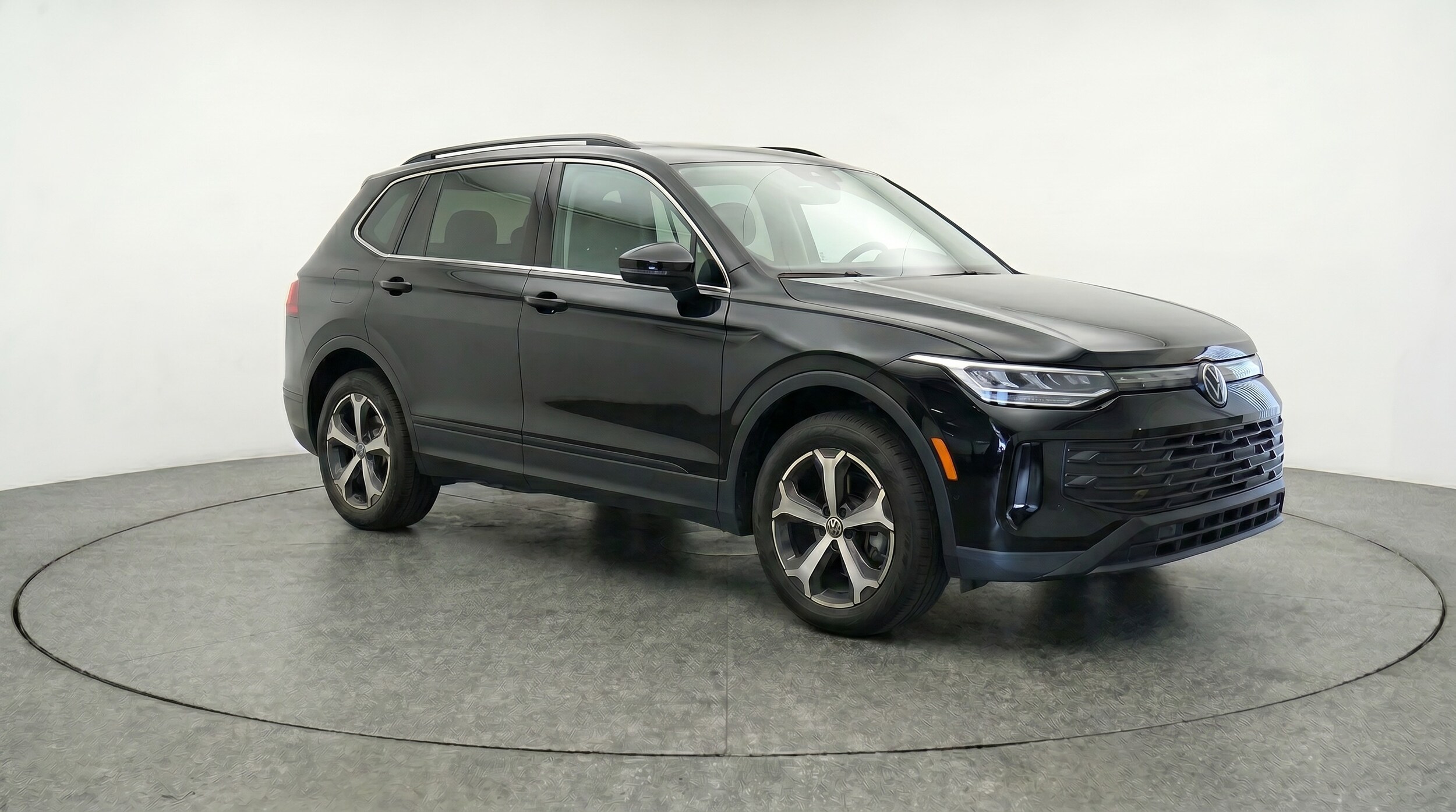 Thumbnail: 2026 Volkswagen Tiguan - 1