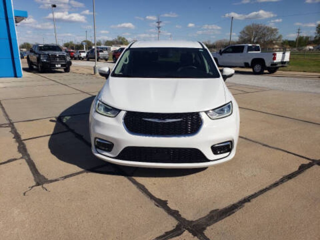 Used 2023 Chrysler Pacifica Touring L