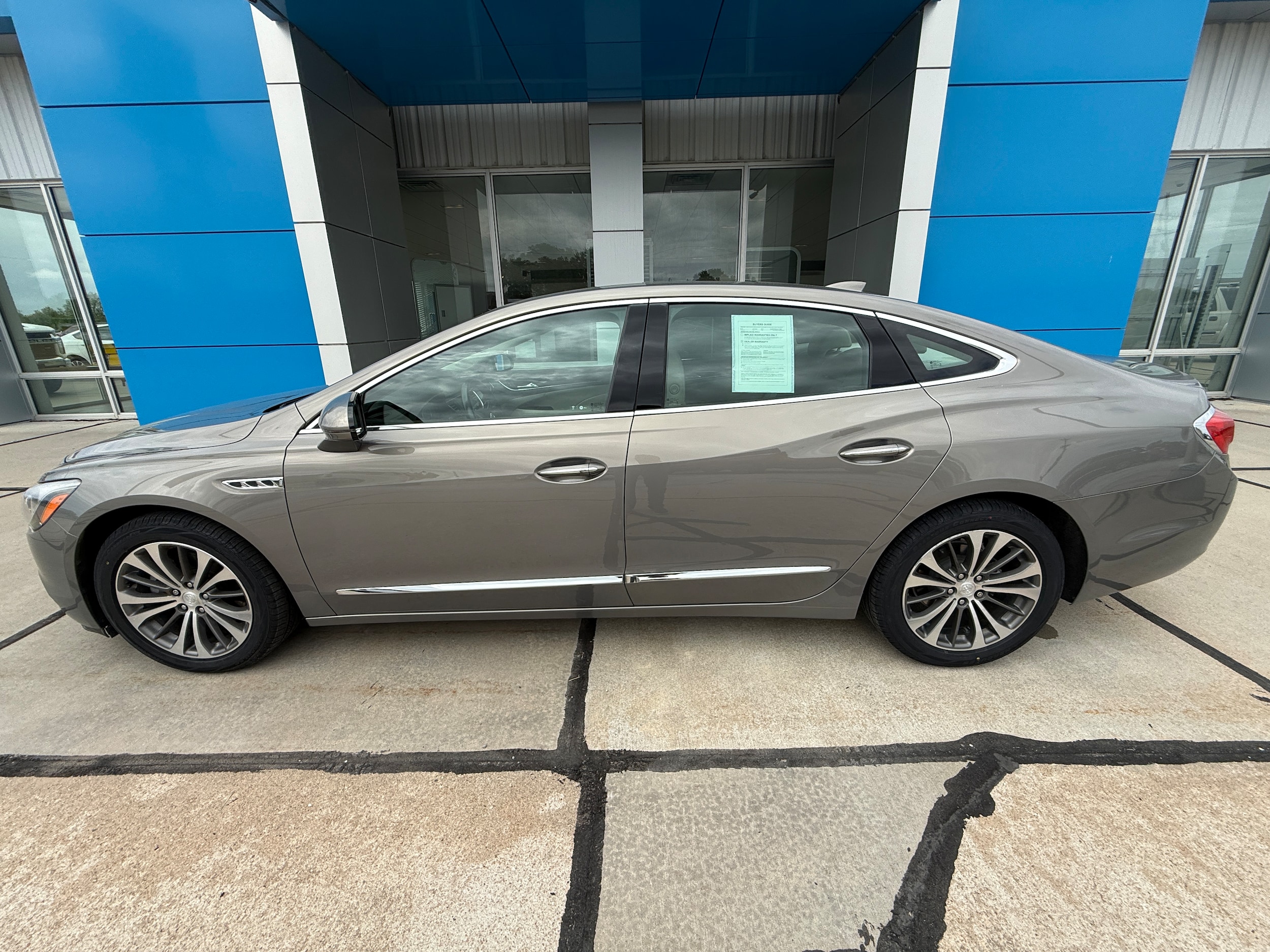 Used 2017 Buick LaCrosse Premium with VIN 1G4ZR5SS0HU173297 for sale in Concordia, KS