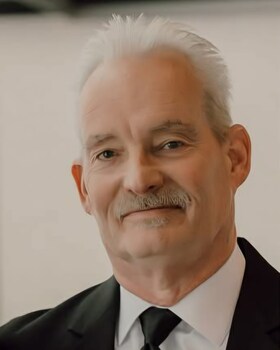 Staff member Chris from ID_09217b