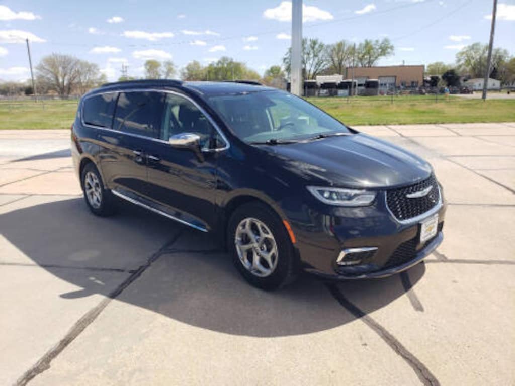 Used 2023 Chrysler Pacifica Limited