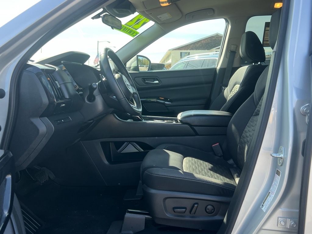 2022 Nissan Pathfinder SV - Photo 11