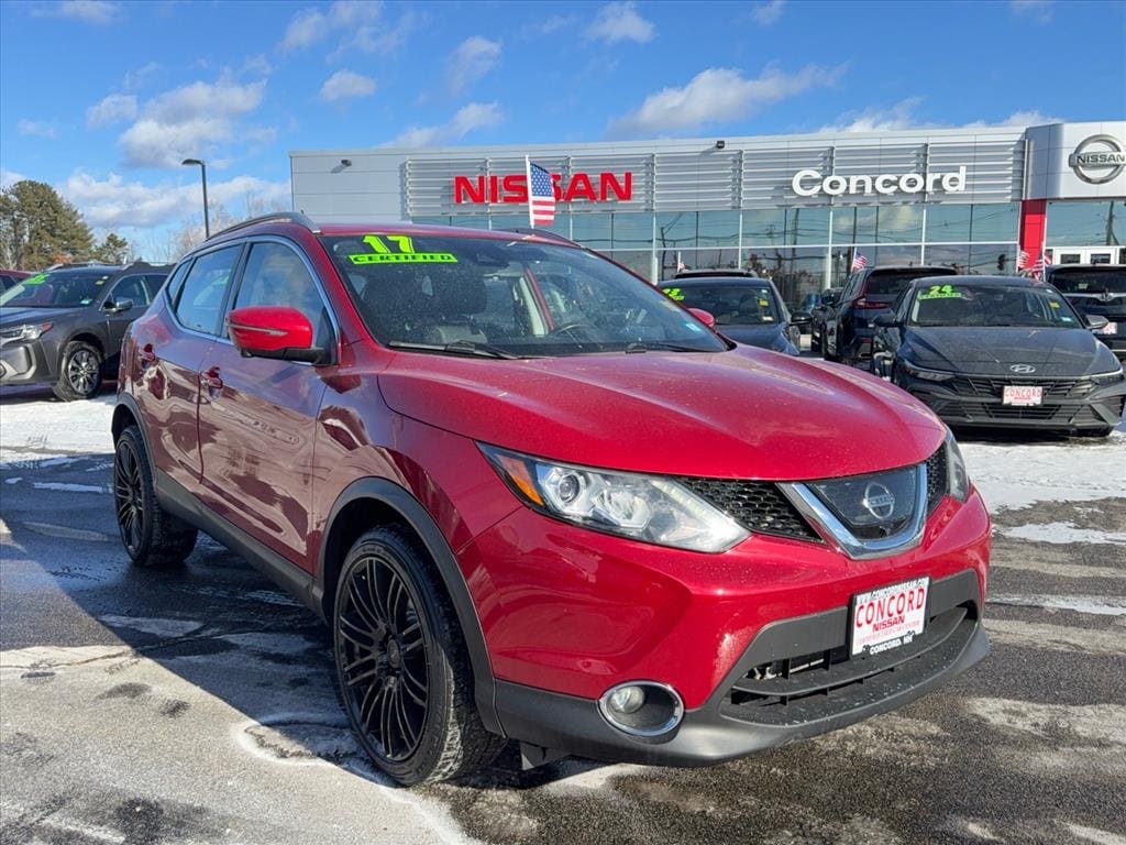 2017 Nissan Rogue Sport SL's photo