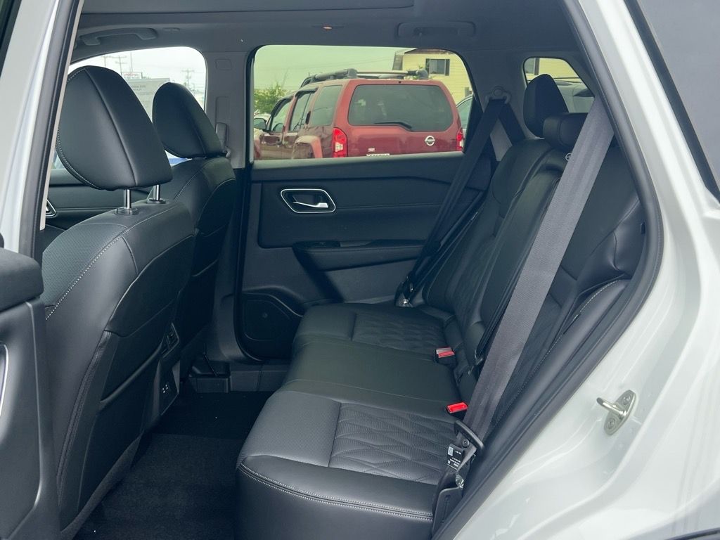 2025 Nissan Rogue Platinum - Photo 7