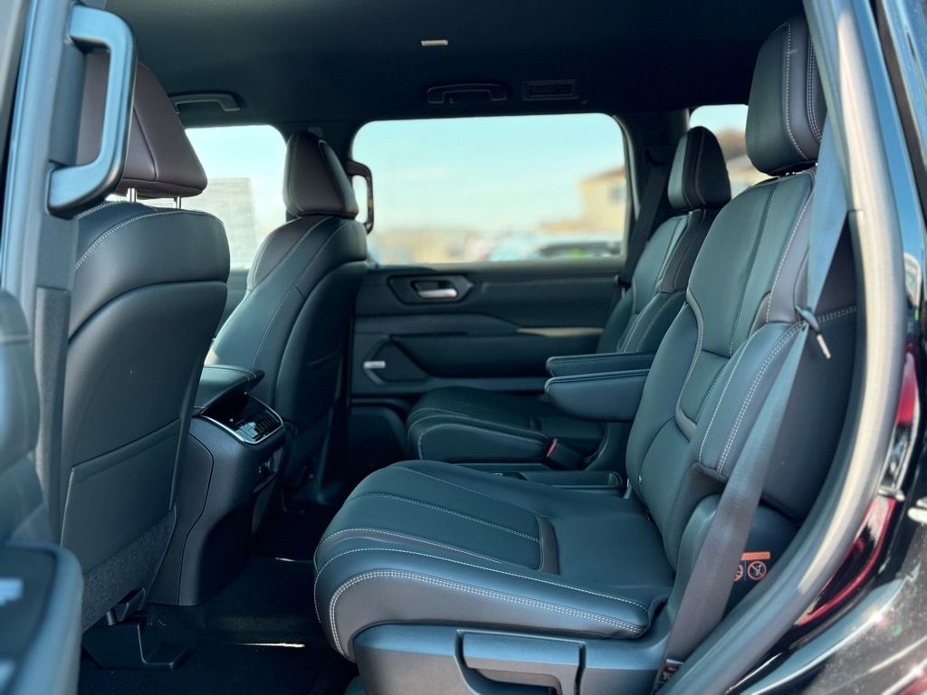 2025 Nissan Armada SL - Photo 10