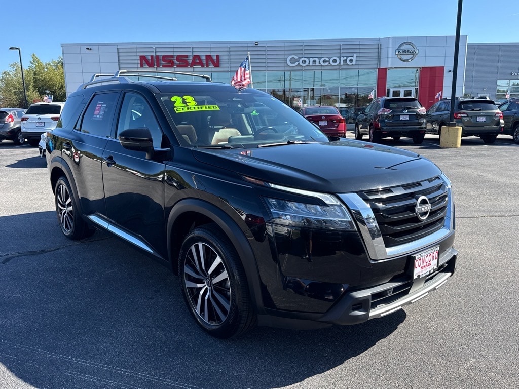 2023 Nissan Pathfinder AWD Platinum SUV 