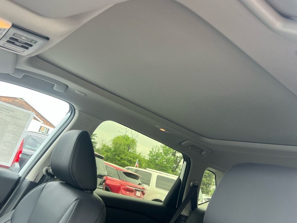 2025 Nissan Rogue Platinum - Photo 10