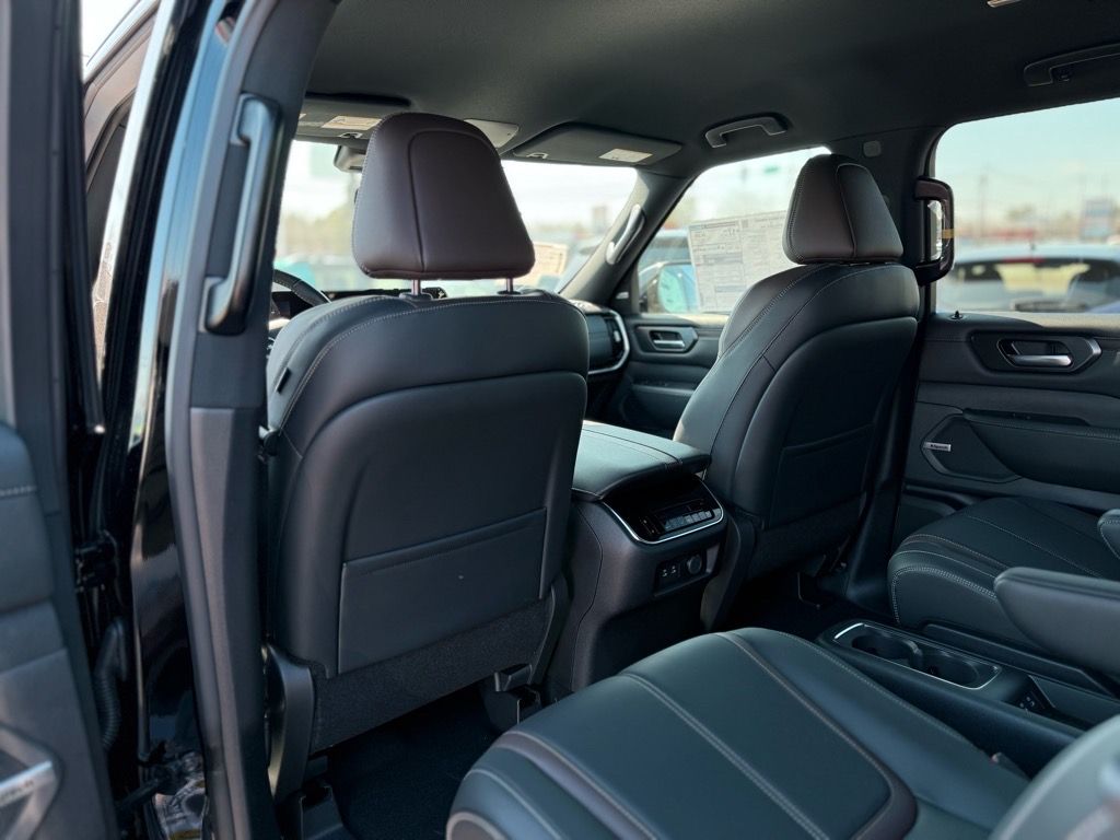 2025 Nissan Armada SL - Photo 11