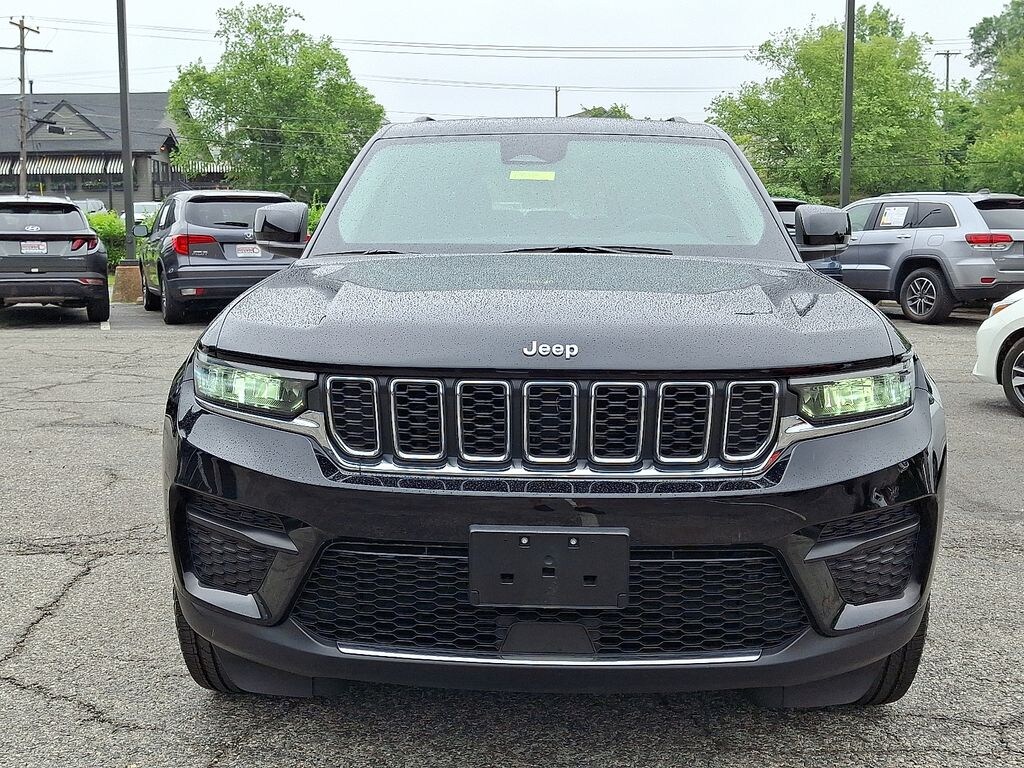 Used 2023 Jeep Grand Cherokee Laredo SUV