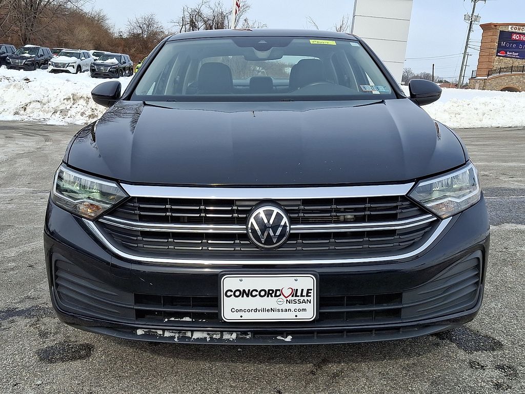 Used 2024 Volkswagen Jetta SE with VIN 3VW7M7BU0RM001345 for sale in Glen Mills, PA