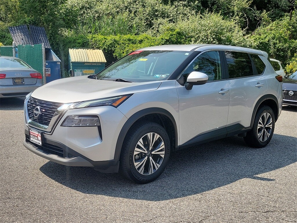 2022 Nissan Rogue SV photo 3
