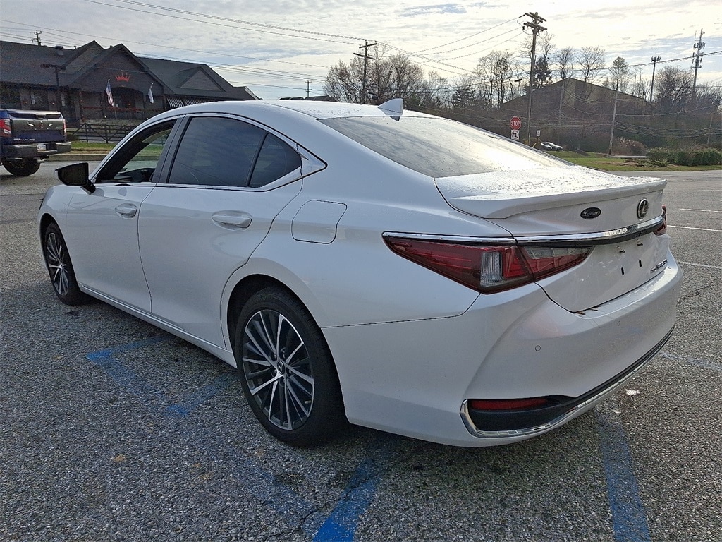 Used 2024 Lexus ES 250 Sedan