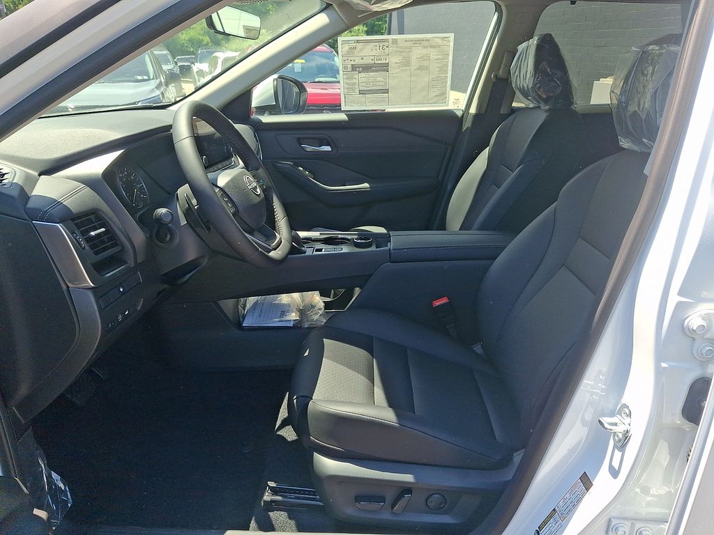 2026 Nissan Rogue SV - Photo 7