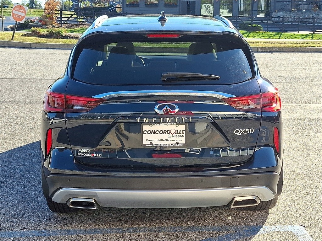 2021 Infiniti QX50 Luxe photo 3