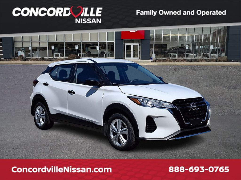 2025 Nissan KICKS PLAY Base