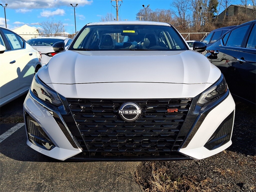 2025 Nissan Altima 2.5 SR photo 2