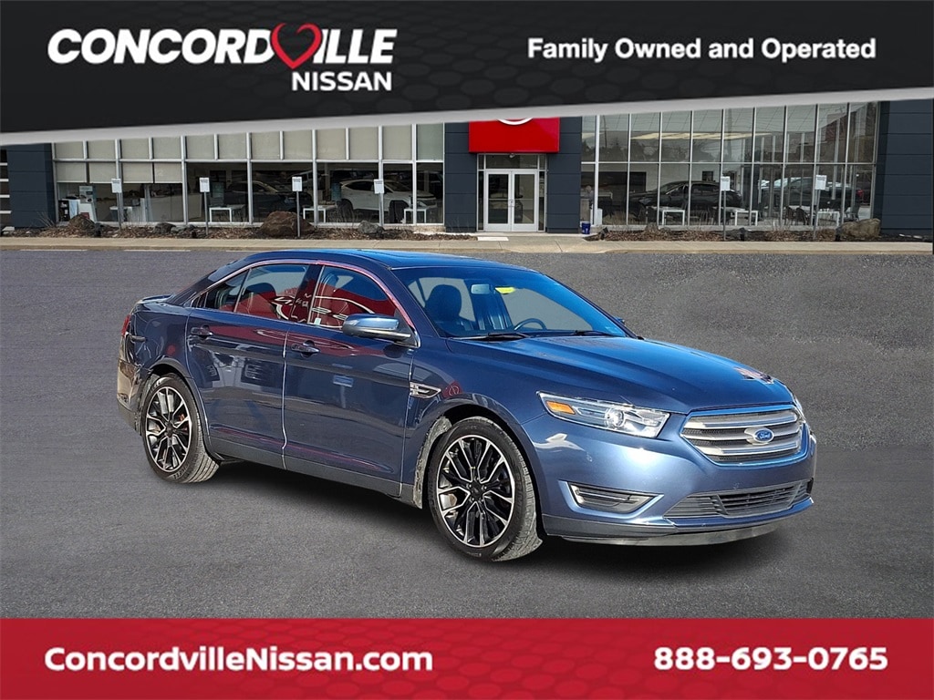 2018 Ford Taurus SEL's photo