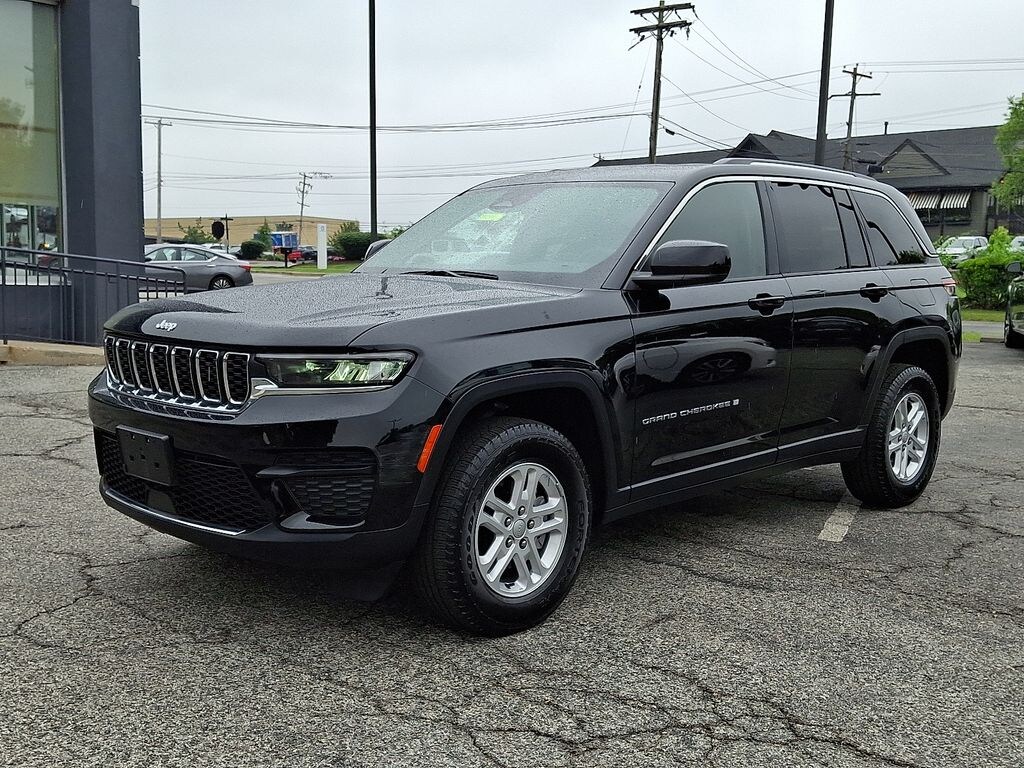 Used 2023 Jeep Grand Cherokee Laredo SUV