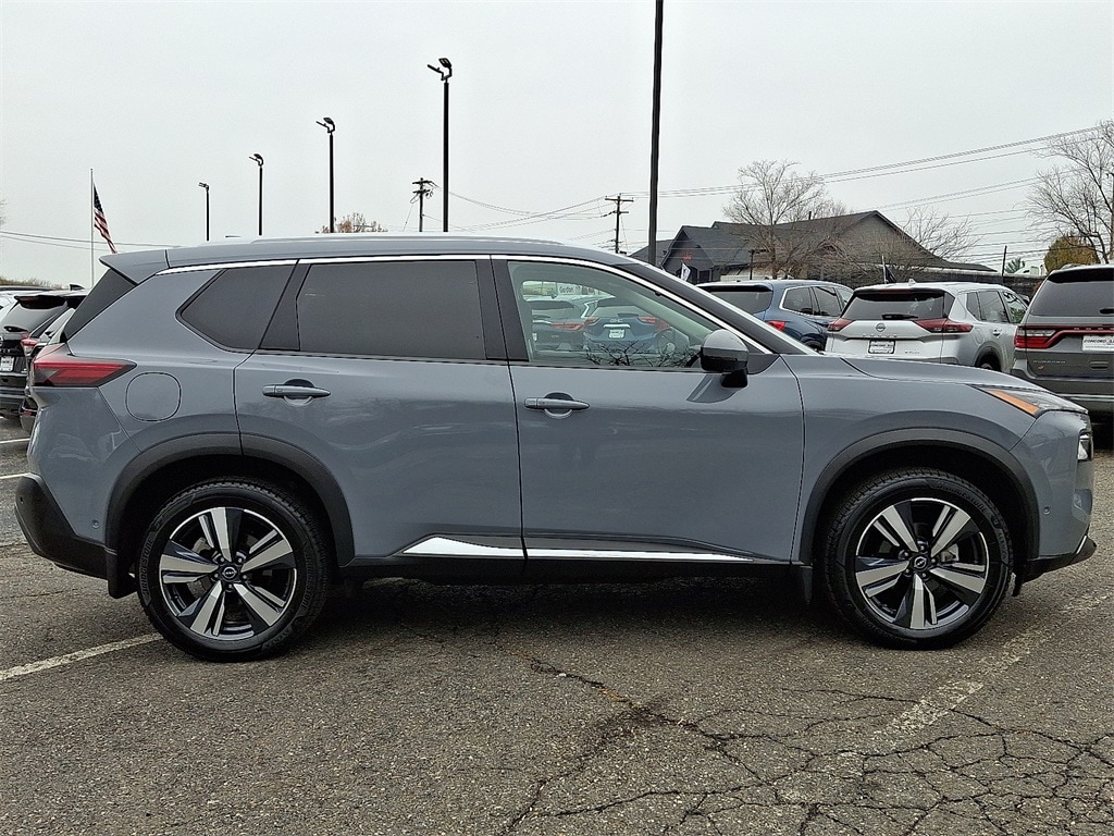 2022 Nissan Rogue SL photo 3