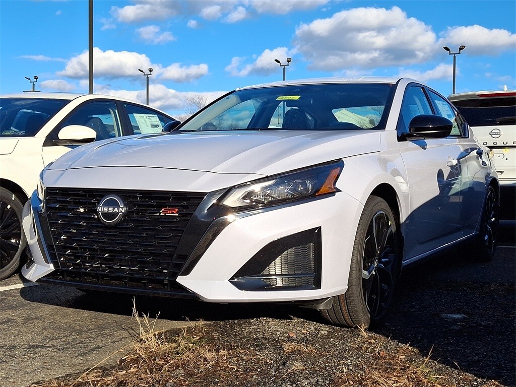 2025 Nissan Altima 2.5 SR photo 3