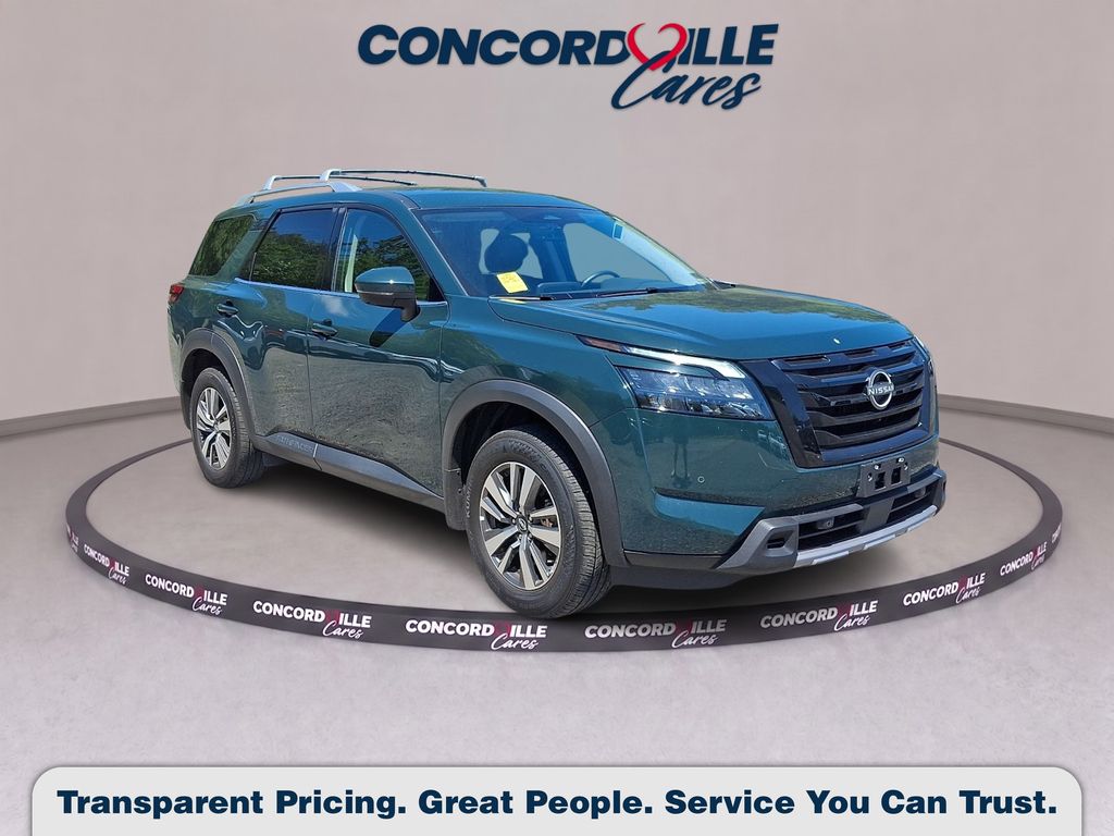 2025 Nissan Pathfinder SL 4WD's photo