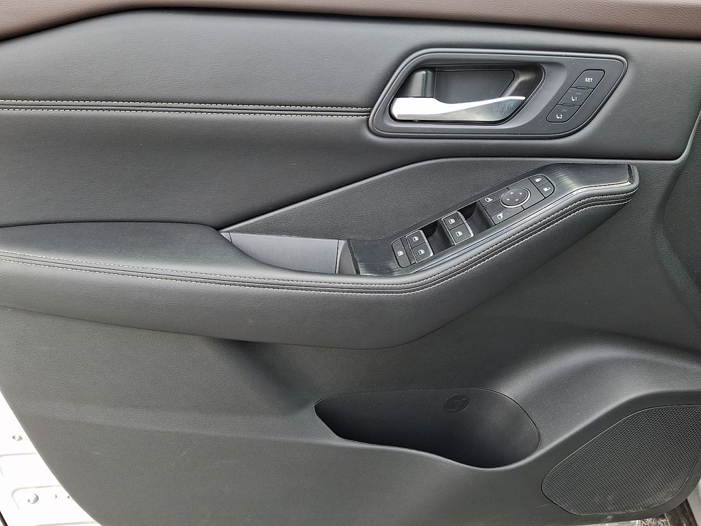 2023 Nissan Rogue SL - Photo 13